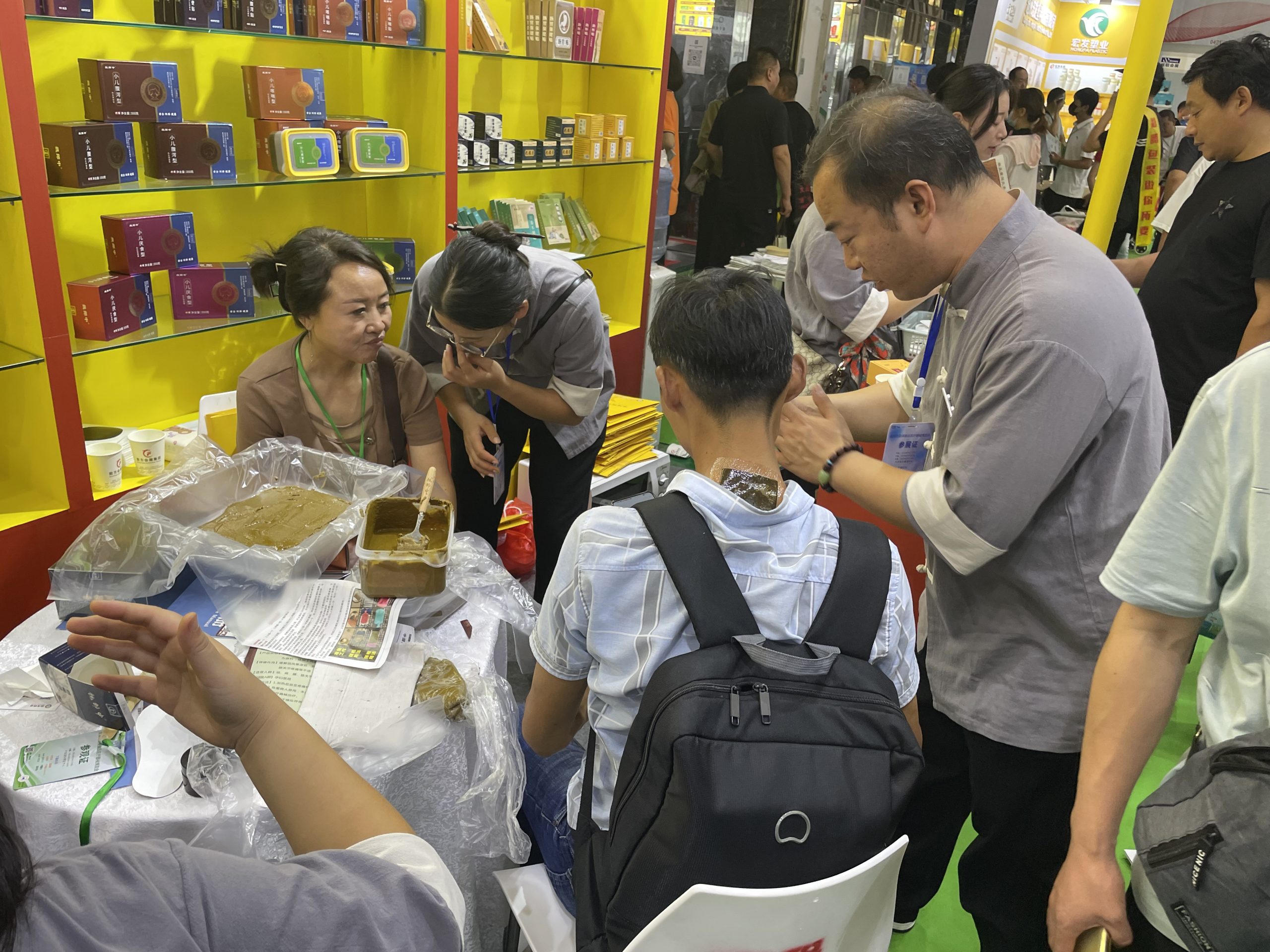 摆地摊卖膏药找膏药厂家拿货的优势