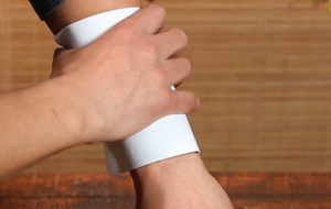 膏药加工：来料加工好还是全包定制好？